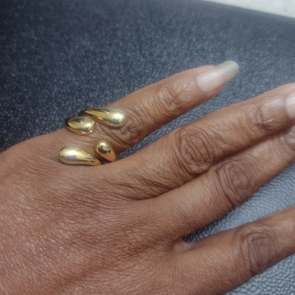 Elegant Gold-Tone Women's Ring - Picture 1 of 4
